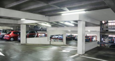 LED riešenie šetrí energiu v parkovacom dome v Northampton
