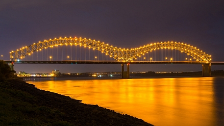 Signify skrášlil mosty Memphis Bridge a Big River Crossing s prepojeným LED systémom