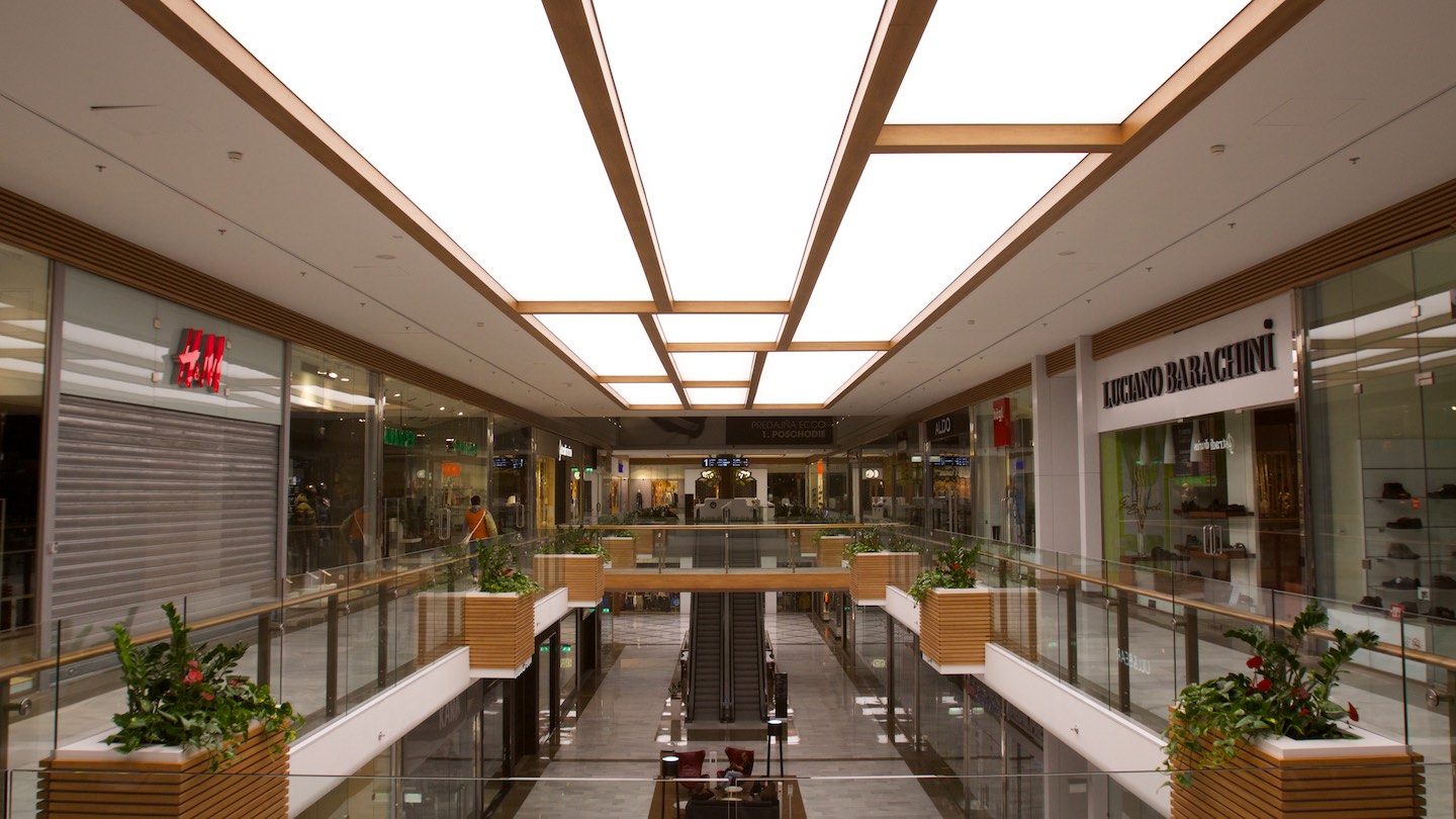 LED modernisation of shopping center