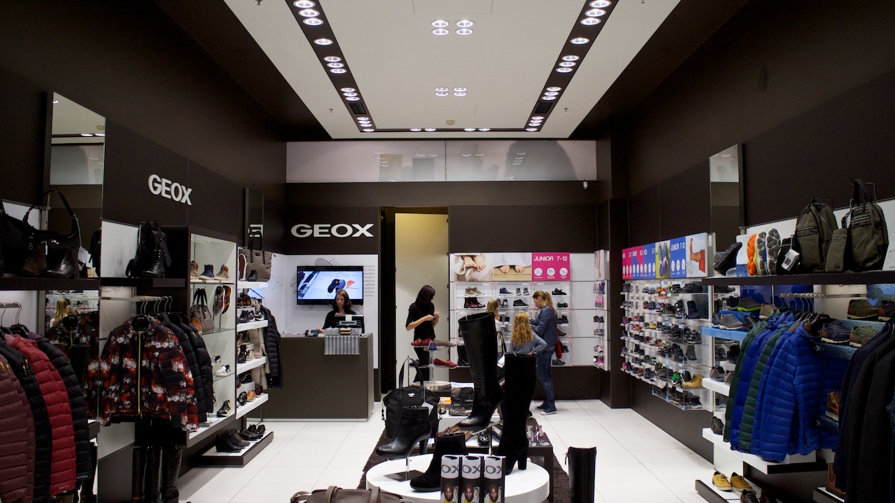 LED illuminance of GEOX shoe shop