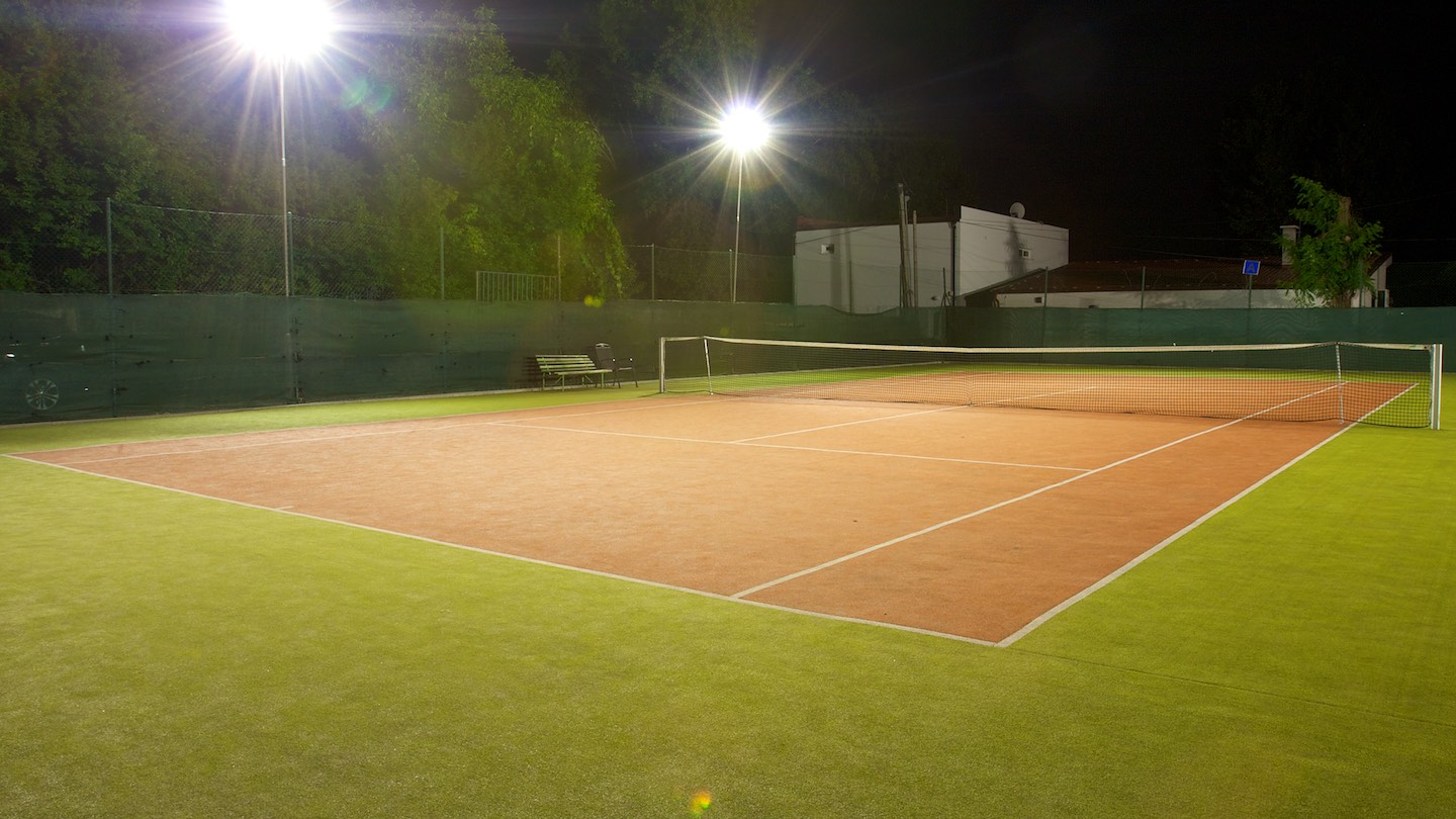 Osvetlenie tenisových kurtov