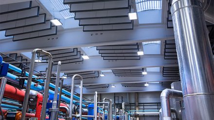 LED osvetlenie vo fabrike Novozymes v Dánsku