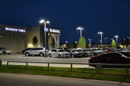 Predajca automobilov Subaru v Texase zvolil LED osvetlenie