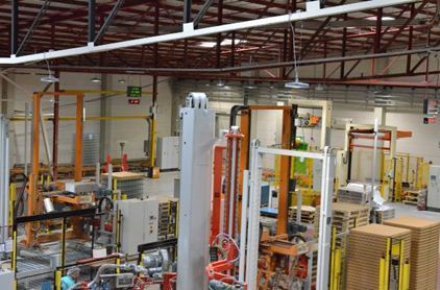Saint-Gobain Oberland volí energeticky úsporné LED osvetlenie pre modernizáciu továrne
