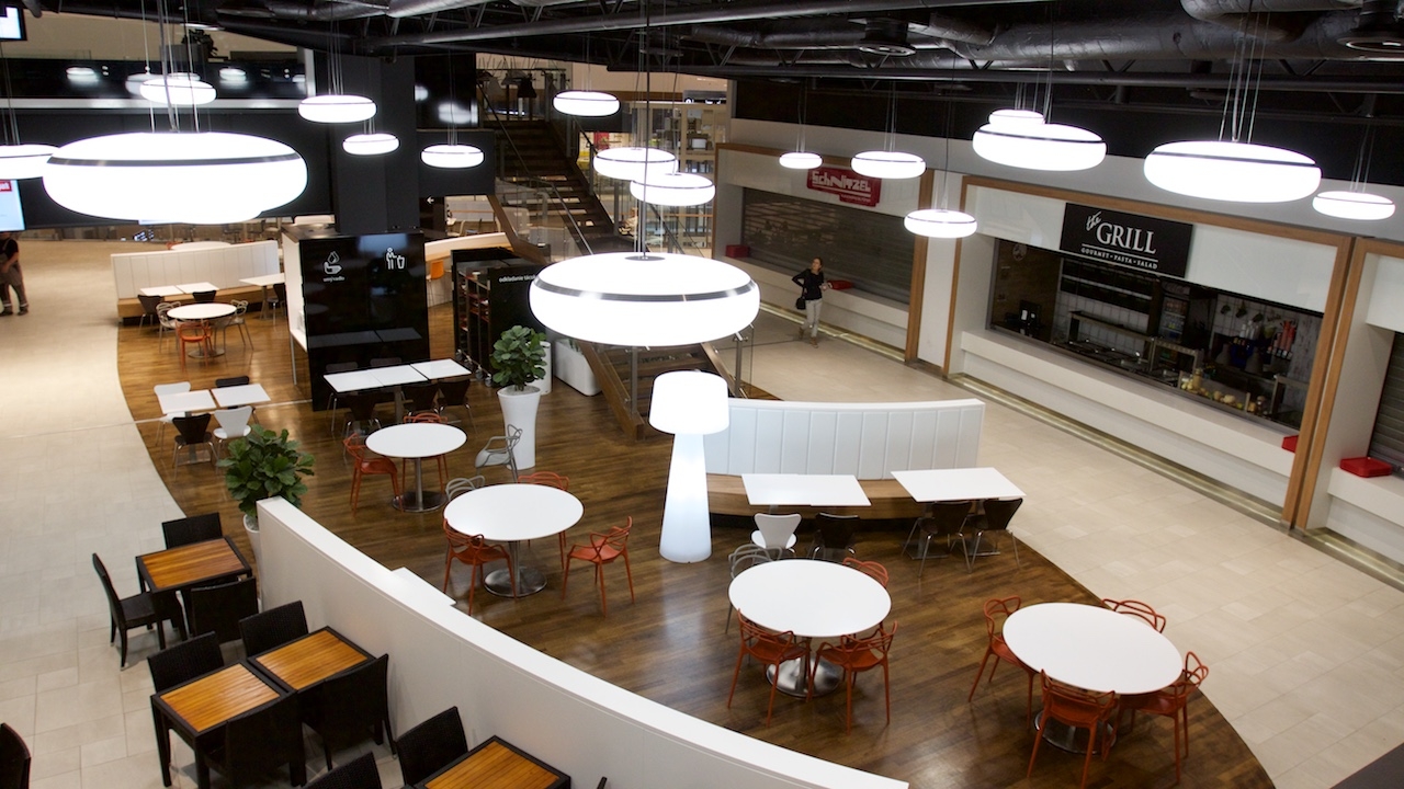 LED modernizácia osvetlenia foodcourtu