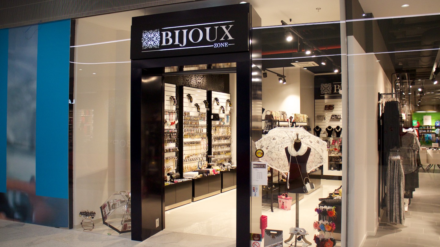 LED illuminance of Bijoux store