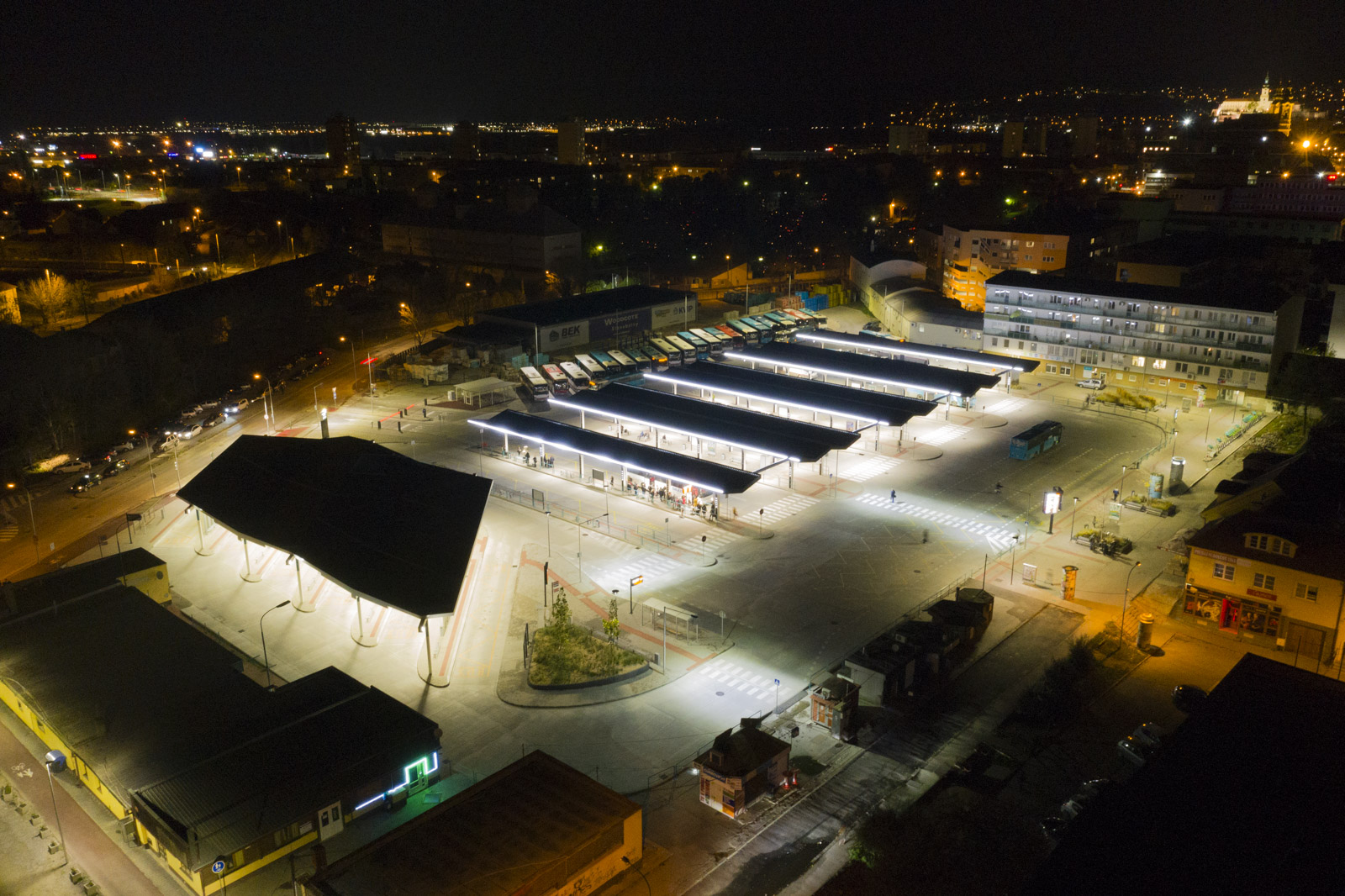 Komplexné LED osvetlenie autobusovej stanice v meste Nitra