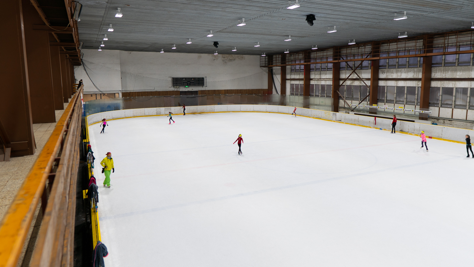 LED modernizácia osvetlenia tréningovej haly zimného štadióna