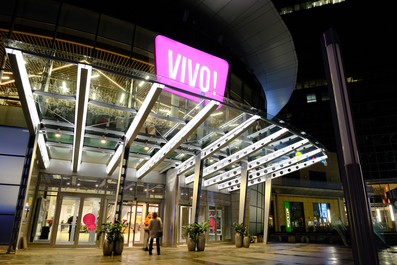 Design and supply of LED luminaires for the awning of the main entrance of the VIVO! shopping center